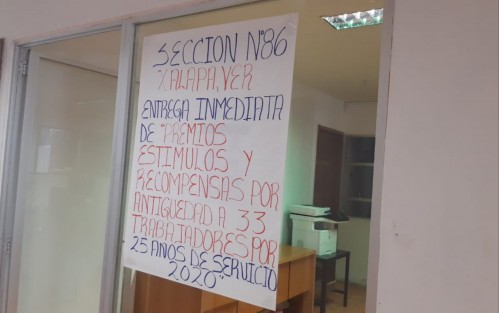 Integrantes de la Sección 86 del Sindicato Nacional de Trabajadores Indígenistas (SNTI), realizan una protesta en las instalaciones del  Instituto Nacional de Pueblos Indígenas (INPI) en Xalapa, en demanda de respeto y cumplimiento al Contrato Colectivo de Trabajo y entrega de diversas prestaciones.  