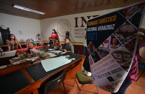 En las instalaciones Instituto Nacional de Pueblos Indígenas fue presentado  el Tianguis Turístico Cultural Indígena, a realizarse los días 20, 21 y 22 de agosto, en las instalaciones del propio INPI en Xalapa, ubicadas en la calle de Landero y Coss.