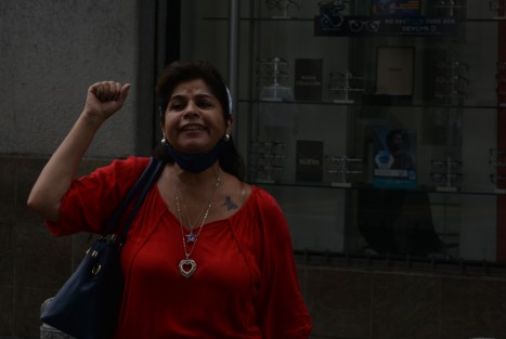 Un grupo ciudadanos cubanos residentes en Veracruz, se manifestaron en el centro de la ciudad  de Xalapa, en apoyo a la exigencia de sus paisanos en la Isla de respeto a los derechos humanos y libertad en aquel país.