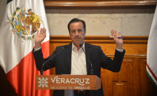 Durante conferencia de prensa, el titular del Ejecutivo criticó a los líderes sindicales que están en contra del regreso a clases presenciales, incluso dijo que no deberían llamarse líderes pues los verdaderos docentes quieren volver a las aulas porque saben de la importancia de ello para los alumnos. 