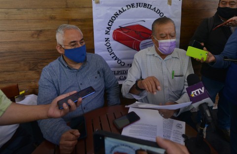 José Luis Ávila Hernández, secretario general de la Coalición Nacional de Jubilados y Pensionados Profr. Elpidio Domínguez Castro, dijo que co esta medida se les restan unos  52 pesos por cada salario mínimo de pensión. 