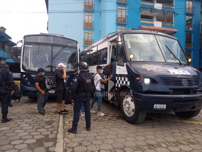 Los detenidos  fueron trasladados al cuartel Heriberto Jara Corona para revisión médica y posteriormente ser entregados a las Autoridades Migratorias.