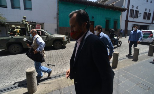 El  gobernador Cuitláhuac García Jiménez aseguró que todas las vacunas contra el Coronavirus tienen la misma efectividad, sean de la marca que sean. Señaló que el Consejo Estatal de Vacunación determinó vacunar treintañeros en Xalapa y Veracruz para disminuir el número de contagios ante el semáforo rojo epidemiológico en ambos municipios.