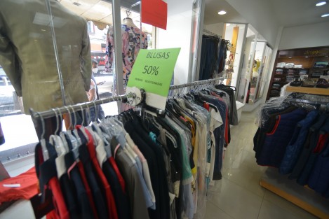 Desde hace 130 años esta tienda departamental ha permanecido en estas instalaciones, pero la sociedad dueña de este histórico edificio no les quiso seguir rentando, incluso cerraron primero el hotel que ahí se encontraba y en algunos días todos los demás locales también se verán obligados a cerrar, por lo que ahora tendrán que buscar otros sitios para poder seguir dándole trabajo a sus empleados.