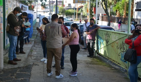 Con muy poca afluencia dio inicio la vacunación de personas de 30 a 39 años en el módulo de la escuela Carlos A. Carrillo de la ciudad de Xalapa.  En punto de las 9 de la mañana personal de Salud y Marina comenzó a aplicar la vacuna  Sinovac a los pocos asistentes.
