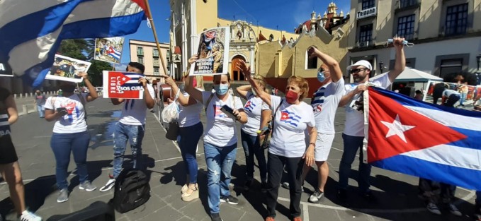 Cubanos radicados en Xalapa se manifestaron nuevamente en Plaza Lerdo, para exigir libertad y alto a las agresiones contra los manifestantes en su país, quienes desde el domingo 11 de julio iniciaron movilizaciones sociales y han sido reprimidos. 