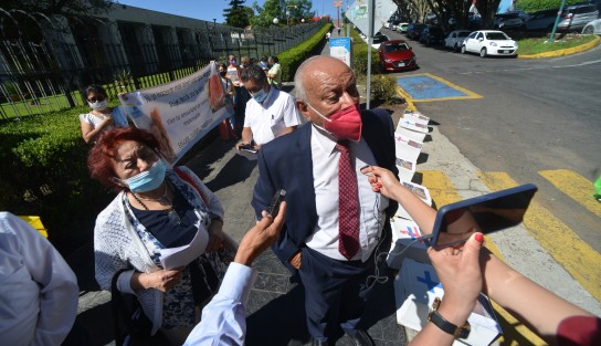 Con 25 a favor, 13 en contra y 1 abstención, este martes fue aprobado en lo general y en lo particular la despenalización del aborto en Veracruz. Grupos en contra de la medida se manifestaron afuera del recinto legislativo. Inicialmente los diputados sesionarían por la tarde, pero optaron por darle prisa a la aprobación de la iniciativa.  