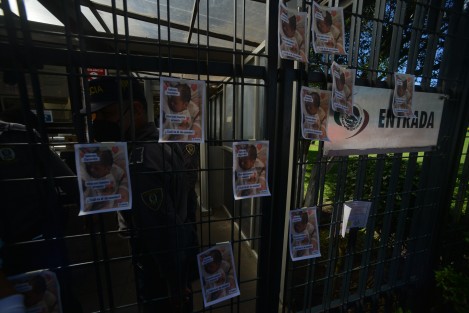 Con 25 a favor, 13 en contra y 1 abstención, este martes fue aprobado en lo general y en lo particular la despenalización del aborto en Veracruz. Grupos en contra de la medida se manifestaron afuera del recinto legislativo. Inicialmente los diputados sesionarían por la tarde, pero optaron por darle prisa a la aprobación de la iniciativa.  