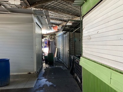 El entrevistado dijo que ellos no solicitaron les cortaran la luz, sin embargo sí expresaron su inconformidad, pues pagan hasta 9 mil pesos de energía eléctrica, y si los informales se <em>cuelgan</em> del alumbrado, ellos también lo harán para tener el servicio gratis. 