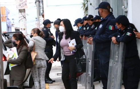 La magistrada presidenta del Tribunal Electoral de Veracruz, Claudia Díaz Tlablada, encabeza la sesión de cómputo del municipio de Chiconamel, en el OPLE, por lo cual elementos de la SSP hicieron presencia en las inmediaciones de dichas oficinas. 