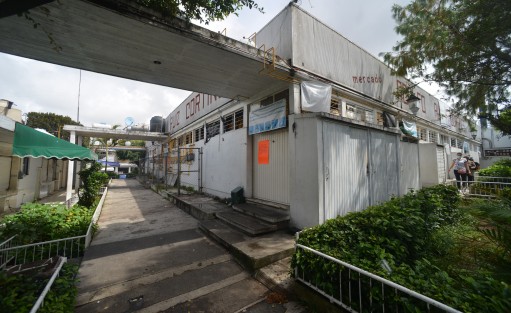 Por segundo día permaneció cerrado el mercado La Rotonda, luego de que fuera fumigado. Algunas personas que no se enteraron llegaron a buscar comida, que en los últimos días es prácticamente lo que se vende ahí. 