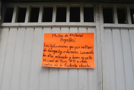 Por segundo día permaneció cerrado el mercado La Rotonda, luego de que fuera fumigado. Algunas personas que no se enteraron llegaron a buscar comida, que en los últimos días es prácticamente lo que se vende ahí. 