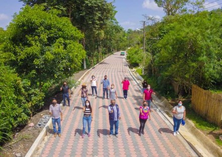 El Alcalde Mario Antonio Chama Díaz, realizó supervisión de obra en el Camino a la Localidad de Santa Rosa; obra emblemática de la Administración Municipal Hablemos Con Hechos, en la cual se atienden detalles finales en su construcción y mantenimiento.