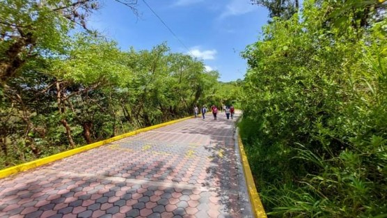 El Alcalde Mario Antonio Chama Díaz, realizó supervisión de obra en el Camino a la Localidad de Santa Rosa; obra emblemática de la Administración Municipal Hablemos Con Hechos, en la cual se atienden detalles finales en su construcción y mantenimiento.