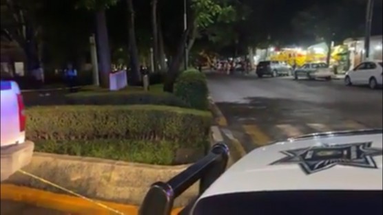 La noche de este viernes, el subprocurador de Medio Ambiente, Ernesto Cuevas, fue baleado en la Avenida Xalapa, a la altura del Panteón Xalapeño. Fue trasladado a un hospital para su atención médica. 