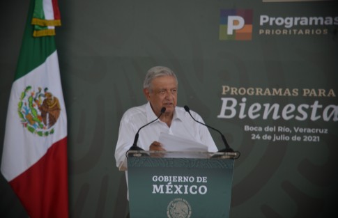 El presidente de la República, Andrés Manuel López Obrador, reiteró que el inicio del Ciclo Escolar 2021-2022, previsto para finales de agosto, se hará de manera presencial <em>llueve, truene o relampaguee</em>.