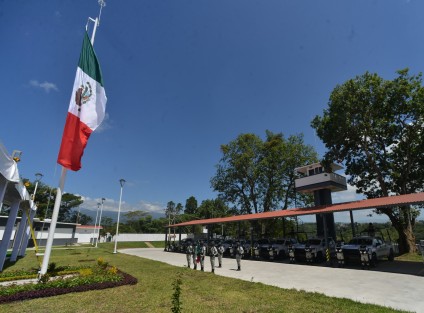 El presidente Andrés Manuel López Obrador, acompañado del gobernador Cuitláhuac García Jiménez inauguró el nuevo cuartel de la Guardia Nacional en la capital del estado. 