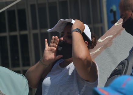 Al grito de <em>¡Fuera Yunes!</em> los colonos le mostraron su simpatía a presidente.