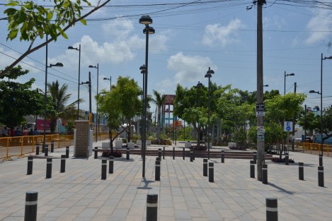Comerciantes afiliados a la agrupación VIVE se reunieron en el puente Xallitic de la ciudad de Xalapa,  para después marchar por varias calles de la ciudad. 