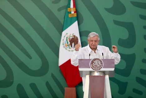 A pregunta de un medio sobre la seguridad de la planta Nucleoeléctrica Laguna Verde, López Obrador dijo que la misma recibe mantenimiento constante para mantenerse segura para la población, pero en caso de representar un riesgo, se cerraría, pero no lo hay.  