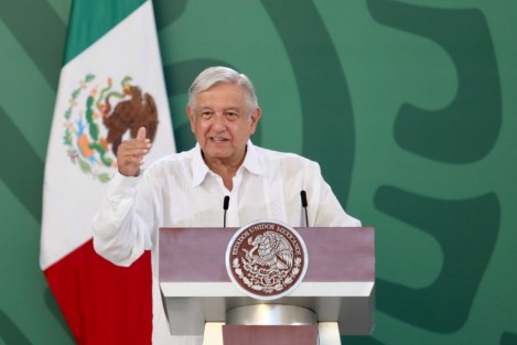 Como lamentable calificó el Presidente, que funcionarios del Poder Judicial recurran a amparos para poder cobrando altísimos sueldos, pues el servicio público no es para ganar dinero, sino para servir, por lo  que de necesitarse se presentará otra reforma para evitar esos abusos. 