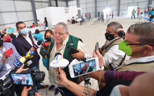 El delegado federal de Veracruz, Manuel Huerta Ladrón de Guevara, dijo que la vacunación  se intensifica en el estado, para lograr el objetivo planteado por el Presidente de la República de lograr la vacunación de todos los mayores de 18 años para el mes de octubre. 