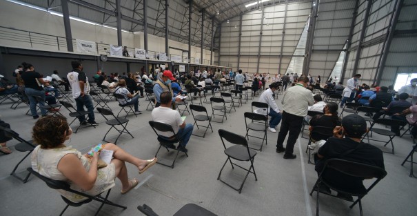 El delegado federal de Veracruz, Manuel Huerta Ladrón de Guevara, dijo que la vacunación  se intensifica en el estado, para lograr el objetivo planteado por el Presidente de la República de lograr la vacunación de todos los mayores de 18 años para el mes de octubre. 