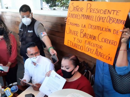 Ex trabajadores del Cecytev informaron que son más de 60 los despidos, presuntamente para colocar a familiares de funcionarios, sin darles a conocer la razón de los mismos, por lo que ya interpusieron su denuncia ante la Junta de Conciliación y Arbitraje 