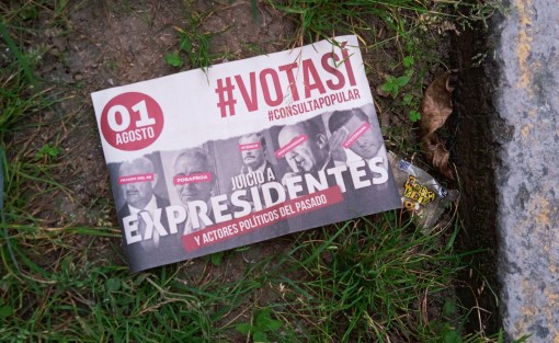 Volantes, impresos, y módulos de información se ven por varios puntos de la capital veracruzana, ante la indiferencia de la mayoría de la población. Cabe recordar que de no lograrse el 40% de participación el resultado de la consulta no tendrá valor alguno.  