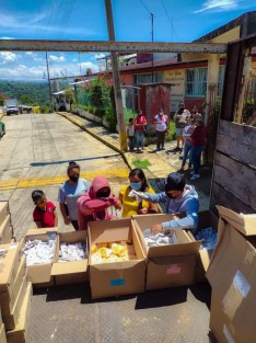 En Teocelo, Ver., con la finalidad de garantizar a niñas y niños teocelanos  una alimentación saludable y nutritiva, el Sistema DIF Municipal, con el apoyo de Servicios Generales, entregaron desayunos fríos,  en las comunidades de Monte Blanco, Independencia, El Zapote y Baxtla. 
