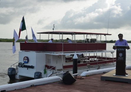 El gobernador Cuitláhuac García Jiménez encabezó el primer recorrido en el río Papaloapan del catamarán El Cuenqueño, en Tlacotalpan, en compañía de autoridades de turismo y gobierno, lo que marca el inicio de una nueva historia de turismo en la región de la Cuenca.