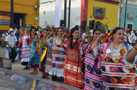 El gobernador Cuitláhuac García Jiménez encabezó el primer recorrido en el río Papaloapan del catamarán El Cuenqueño, en Tlacotalpan, en compañía de autoridades de turismo y gobierno, lo que marca el inicio de una nueva historia de turismo en la región de la Cuenca.