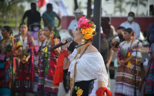 El gobernador Cuitláhuac García Jiménez encabezó el primer recorrido en el río Papaloapan del catamarán El Cuenqueño, en Tlacotalpan, en compañía de autoridades de turismo y gobierno, lo que marca el inicio de una nueva historia de turismo en la región de la Cuenca.