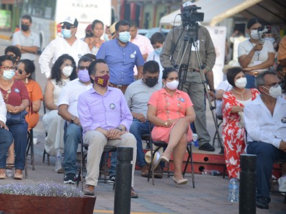 El gobernador Cuitláhuac García Jiménez encabezó el primer recorrido en el río Papaloapan del catamarán El Cuenqueño, en Tlacotalpan, en compañía de autoridades de turismo y gobierno, lo que marca el inicio de una nueva historia de turismo en la región de la Cuenca.