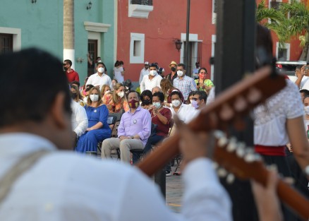 El gobernador Cuitláhuac García Jiménez encabezó el primer recorrido en el río Papaloapan del catamarán El Cuenqueño, en Tlacotalpan, en compañía de autoridades de turismo y gobierno, lo que marca el inicio de una nueva historia de turismo en la región de la Cuenca.