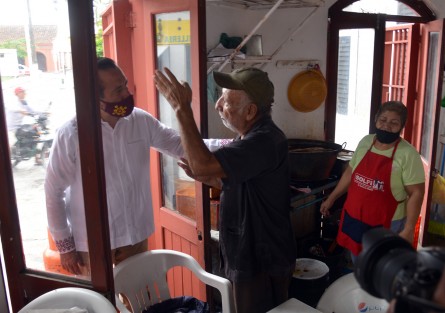 El gobernador Cuitláhuac García Jiménez  recorrió  en compañía de medios de comunicación la casa que se atribuyó al ex gobernador Javier Duarte, en Tlacotalpan. Luego del litigio se llegó a un acuerdo y ya pertenece a Gobierno del Estado y al IVEC Veracruz.