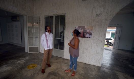 El gobernador Cuitláhuac García Jiménez  recorrió  en compañía de medios de comunicación la casa que se atribuyó al ex gobernador Javier Duarte, en Tlacotalpan. Luego del litigio se llegó a un acuerdo y ya pertenece a Gobierno del Estado y al IVEC Veracruz.