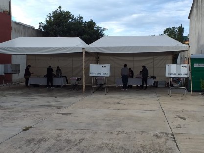 La afluencia de votantes es muy escasas en las primeras horas, alentada, según funcionarios de casillas, por la falta de promoción de las nuevas ubicaciones que correspondían a cada ciudadano, pues las mismas se redujeron respecto a los pasados comicios. 