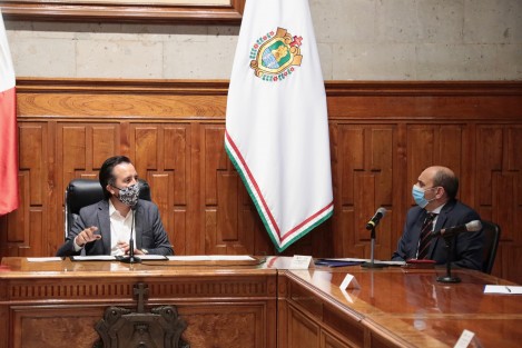 El  representante residente del PNUD, Lorenzo Jiménez de Luís, expresó que en Veracruz hay gran compromiso con la Agenda 2030, por lo cual es fácil trabajar con entidades comprometidas. <em>El estar aquí se debe a la gran disposición y vocación de los servidores públicos por hacer las cosas como corresponde</em>.