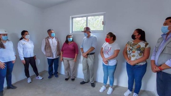 Con la presencia del Secretario de Desarrollo Social de Veracruz, Guillermo Fernández, y autoridades del municipio de Teocelo, Ver., se llevó a cabo la entrega de Cuartos Dormitorios del programa Mejoramiento a la Vivienda e Infraestructura Social Básica del Gobierno del Estado, aplicados en zonas de atención prioritaria de ese municipio.