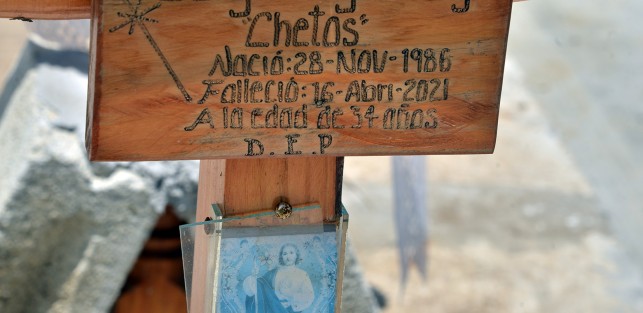 Como en muchos otros municipios de la entidad veracruzana, el cementerio de Tuzamapan se vio rebasado y ni las autoridades o los habitantes dicen por miedo o desinformación, cuántas personas a ciencia cierta han fallecido en esta pandemia, lo cierto es que al final de ésta se sabrá por el tamaño de los panteones, cuántos murieron.