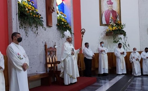 El fallecimiento del Arzobispo causa consternación entre los fieles pues hasta hace unos días realizaba sus actividades normalmente. Apenas el jueves pasado dio posesión al nuevo párroco de la iglesia de San Rafael Guízar y días antes ordenó un nuevo diacono. 