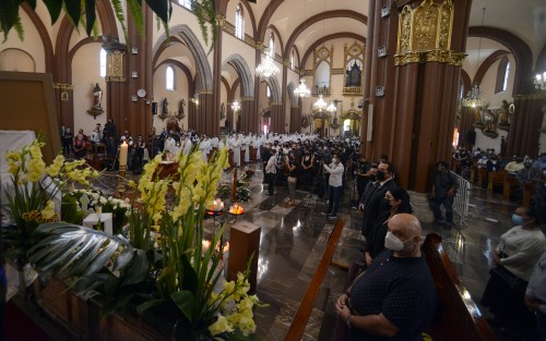 Con una misa presidida por el arzobispo auxiliar de Xalapa, Rafael Palma Capetillo, se despidió al Arzobispo Hipólito Reyes Larios en la Catedral de Xalapa. Palma Capetillo dijo que pese al dolor de su partida, en la cual no hubo tiempo para despedidas, la fe que predicó nos da el consuelo de saber que se encuentra ya en presencia del Padre.