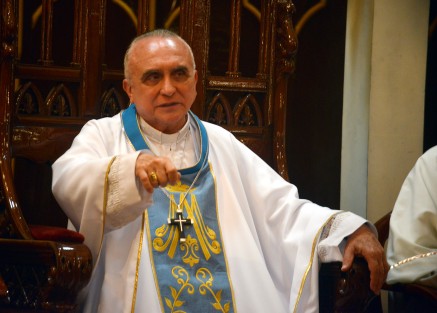 Con una misa presidida por el arzobispo auxiliar de Xalapa, Rafael Palma Capetillo, se despidió al Arzobispo Hipólito Reyes Larios en la Catedral de Xalapa. Palma Capetillo dijo que pese al dolor de su partida, en la cual no hubo tiempo para despedidas, la fe que predicó nos da el consuelo de saber que se encuentra ya en presencia del Padre.