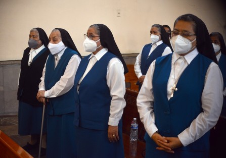 Debido a las restricciones sanitarias, al interior de la Catedral para participar en la eucaristía, sólo tuvieron acceso  casi exclusivamente: familiares y religiosos, entre los últimos varios obispos y sacerdotes de otras diócesis. 