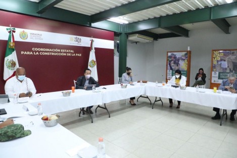 El Gobernador Cuitláhuac García informó en sus redes sociales que en la COESCONPAZ de este martes, Protección Civil reportó la implementación de las medidas sanitarias por el decreto para atender la 3a ola de la pandemia por Covid-19.
