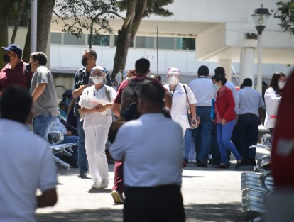A las 11:30 hrs de esta mañana se recibió el reporte de percepción de vibraciones en el Centro de Cancerología en la ciudad de Xalapa, por lo que se realizó la evacuación precautoria de 400 personas. Como parte del programa Hospital Seguro, personal especializado realiza la evaluación de las instalaciones.
