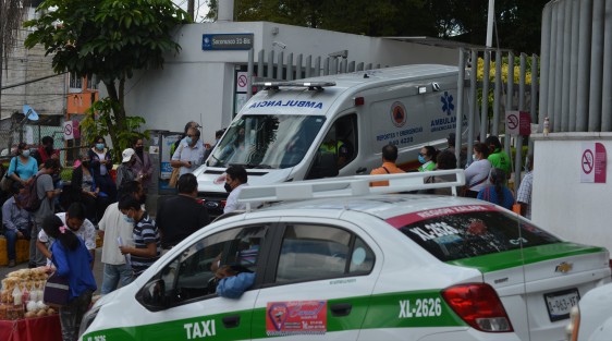 A las 11:30 hrs de esta mañana se recibió el reporte de percepción de vibraciones en el Centro de Cancerología en la ciudad de Xalapa, por lo que se realizó la evacuación precautoria de 400 personas. Como parte del programa Hospital Seguro, personal especializado realiza la evaluación de las instalaciones.