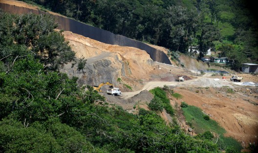 Después de ser prácticamente un tiradero a cielo abierto, el relleno sanitario de El Tronconal durante la administración de la empresa trasnacional Veolia México, no se nota mucha diferencia ahora que lo administra el municipio de Xalapa. 