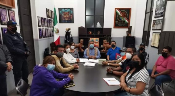 El cabildo de Teocelo, encabezado por el Lic. Mario Chama Díaz, realizó reunión de trabajo con Directores de las diferentes Áreas del ayuntamiento, Protección Civil y Seguridad Pública del Municipio, con el fin de establecer las líneas de acción de la estrategia municipal en la Primera Semana de Medidas Extraordinarias Contra la Tercera Ola por COVID- 19.